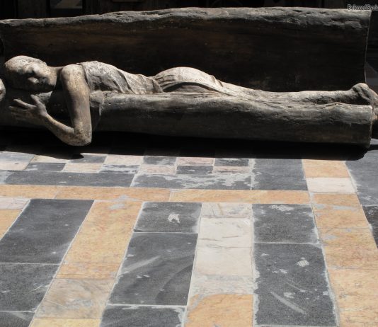 Lina, 43, from Homs, a volunteer working with people who have special needs